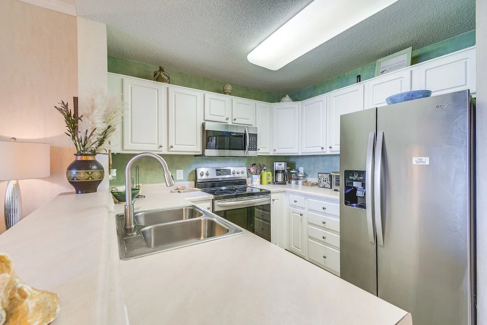 Gulf Shores Condo w/ Balcony: 2 Mi to Fort Morgan
