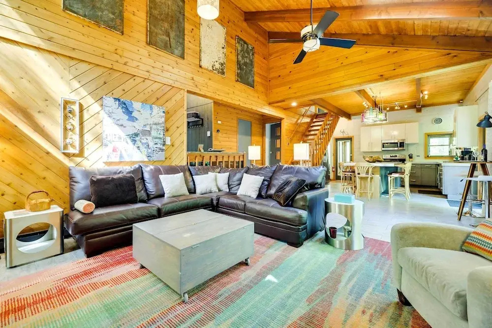 Gorgeous Bushkills Lodge w/ Pool Access!