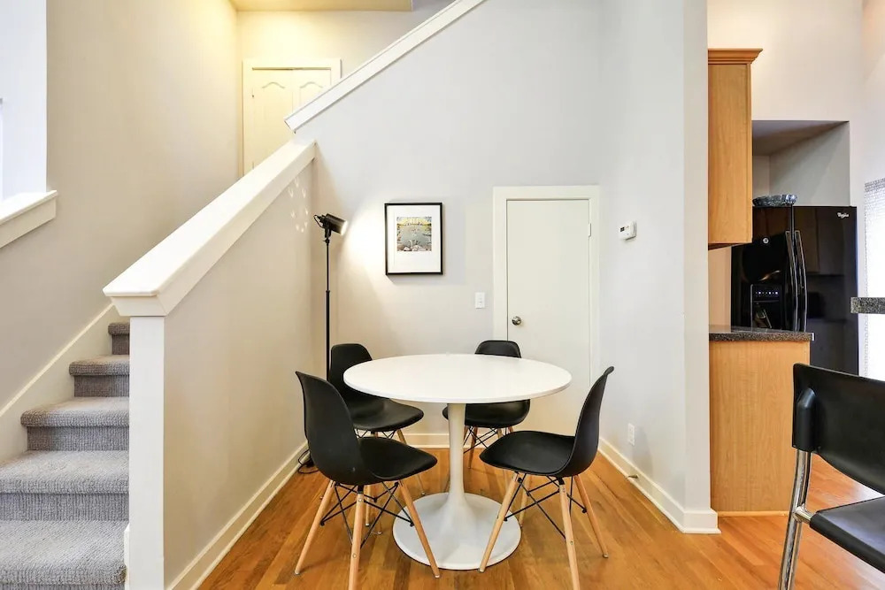 3BR Airy and Open Austin House by RedAwning