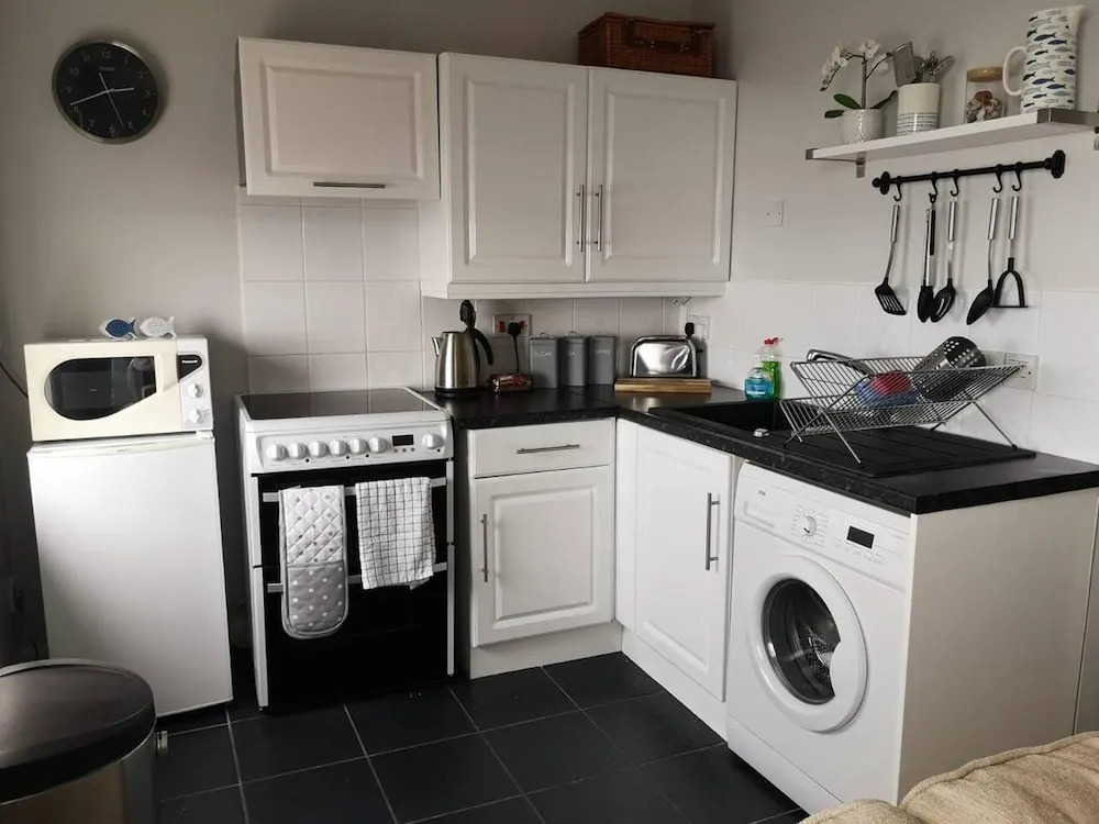 Sunrise View - Beachfront Apartment, Weymouth