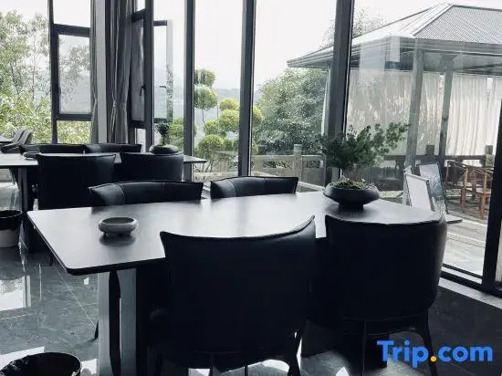 Qiaozhuanju Hotel (Dujiangyan Qingchengshan)