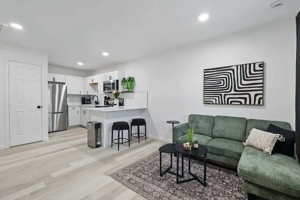 Modern 2BR Unit With Hot Tub