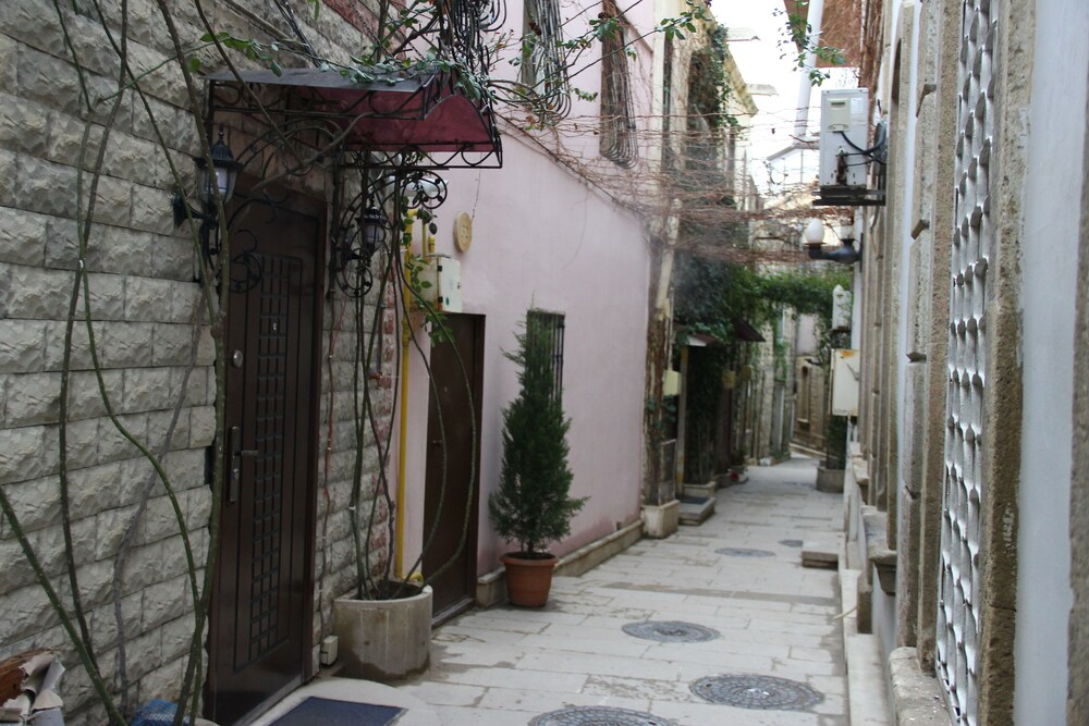 Отель Old East 