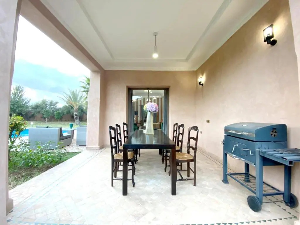 5 bedrooms villa with private pool enclosed garden and wifi at Marrakech