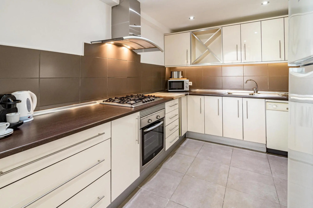 AB4 - vacation home, Marbella by Roomservices