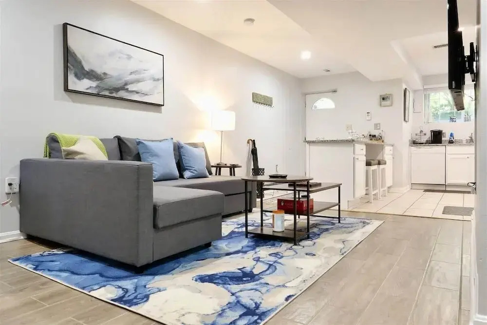 Trendy Apt in Bloomingdale - Parking