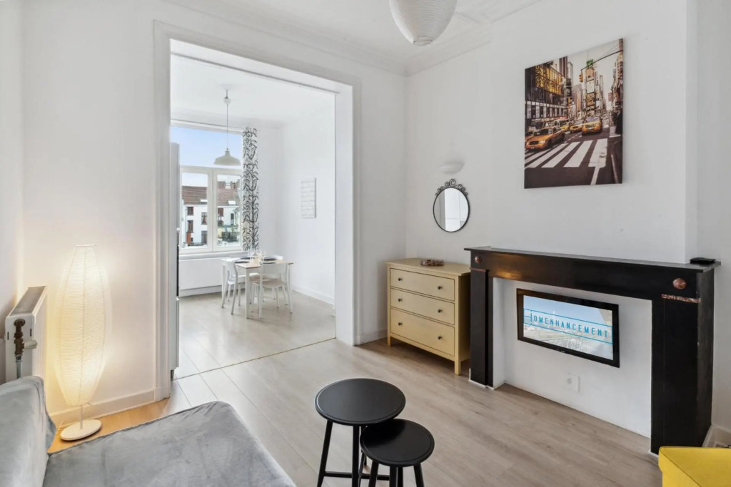 Apartment in Brussels, Lantsheere by Homenhancement SA