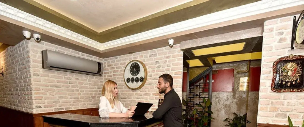 Royal Garden Suite and Hotel
