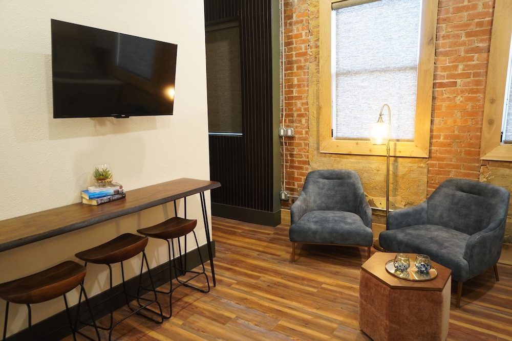 Brick Street Hotel