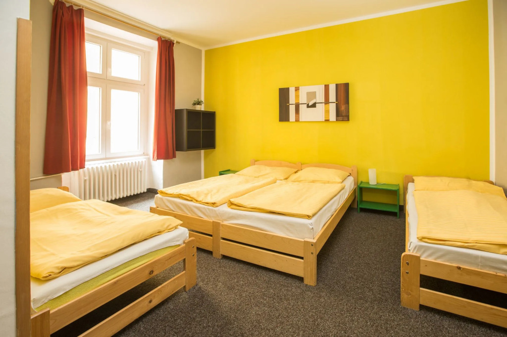 Hostel Advantage