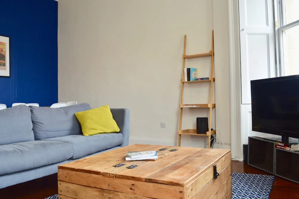 Stylish 2 Bedroom Apartment In Great Location
