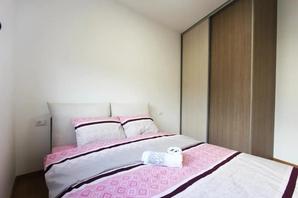 Minimalist stylish 1 BR apartment in Tre Group