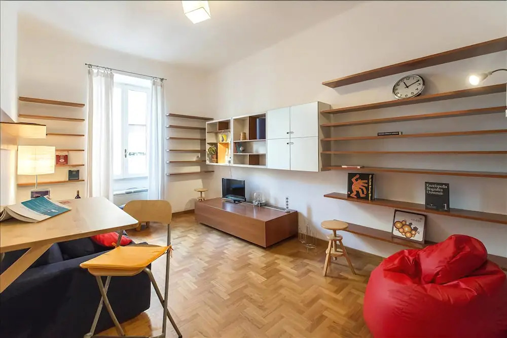 Bright and quiet Halldis apartment with small balcony