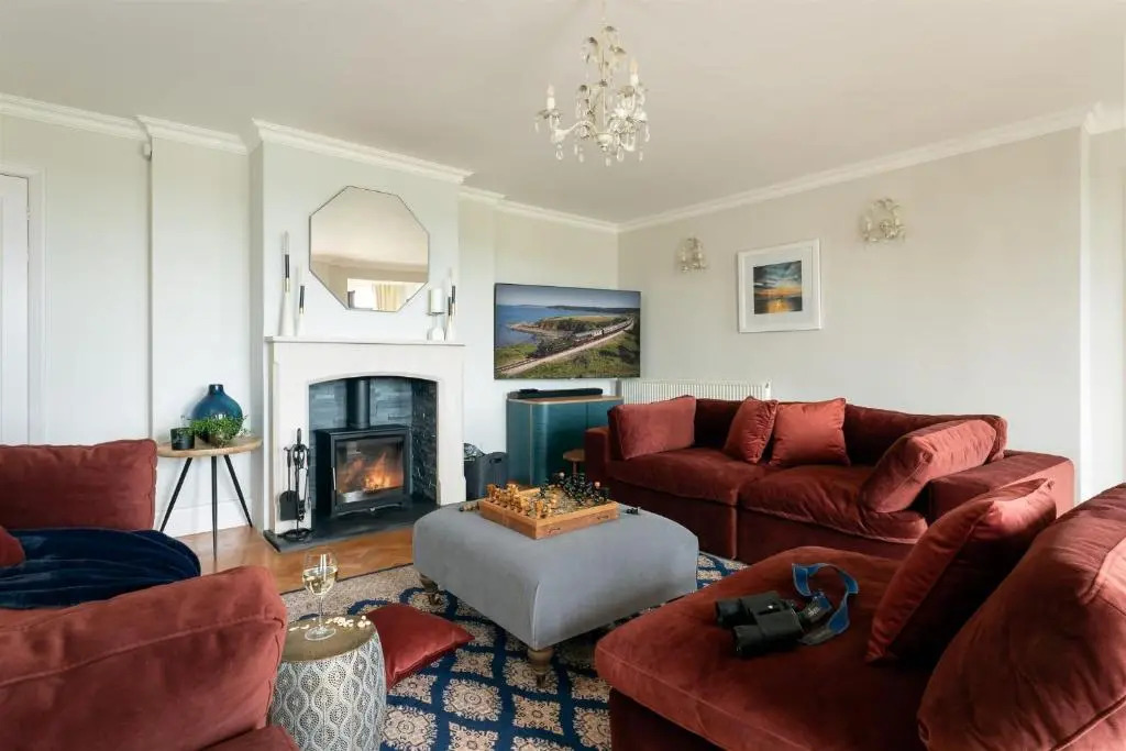 The Spinney - Spectacular views over the bay and close to beach with parking