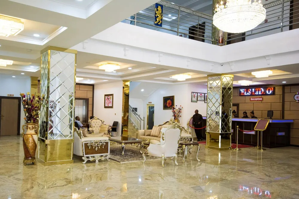 Immaculate Diamond Hotel & Apartments
