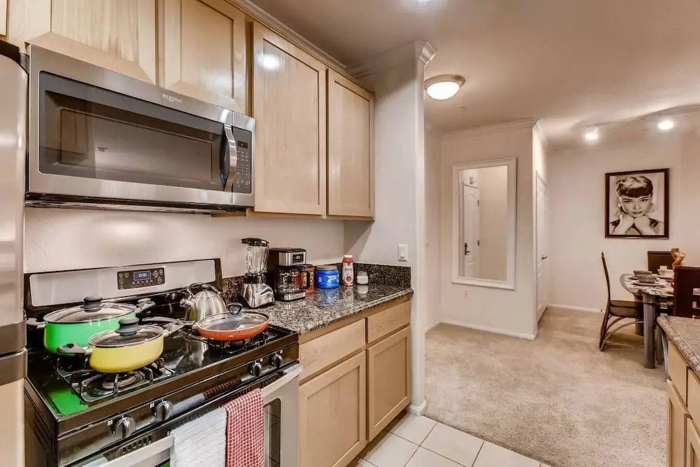 A+ Los Angeles Seclusion Large 2br/2bath + 2 Free Parking Spots! (P2)