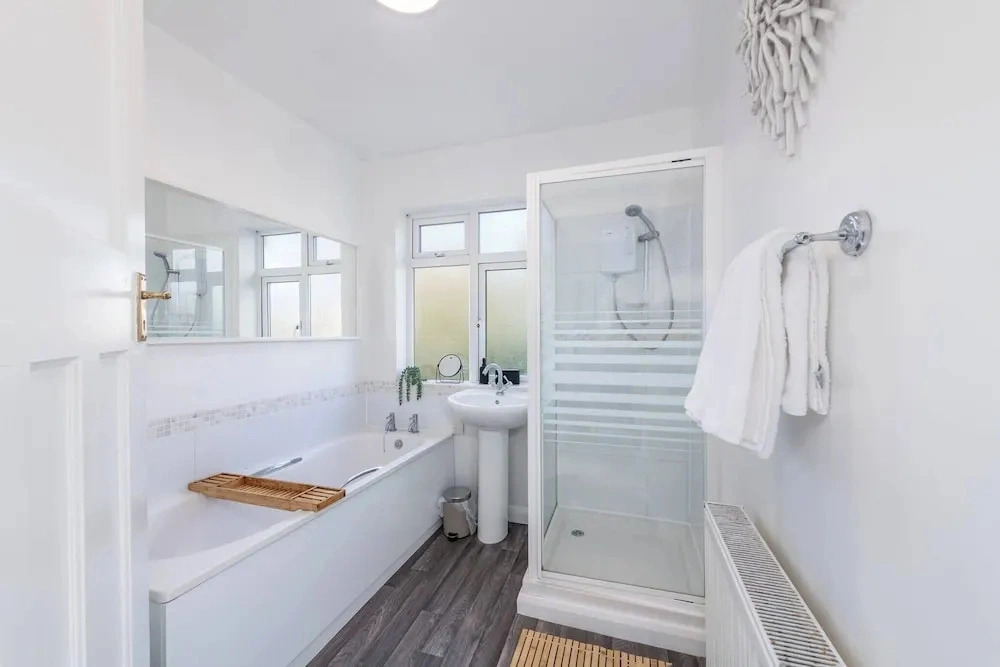 Charming 3-bedroom Wolverhampton Home With Private Hot Tub
