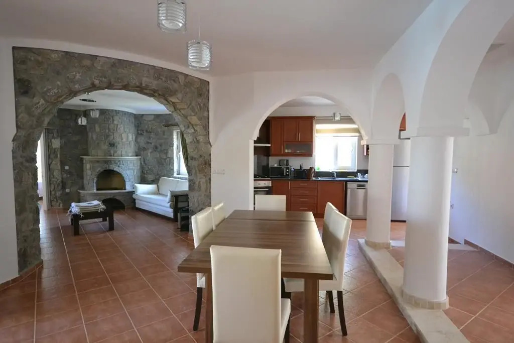 Tophill Villa
