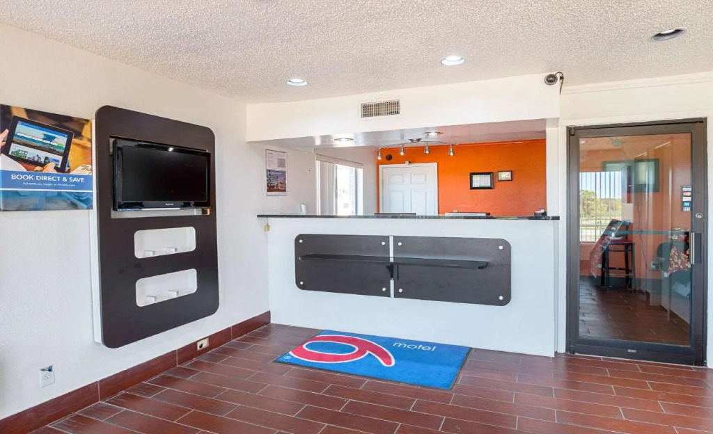 Motel 6 Red Oak, TX - Dallas