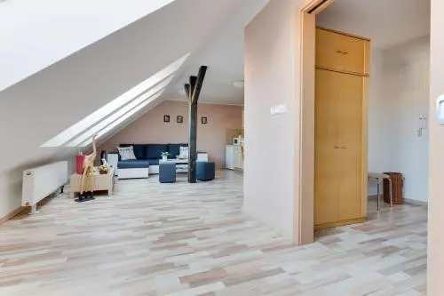 Jane's Attic Apartment