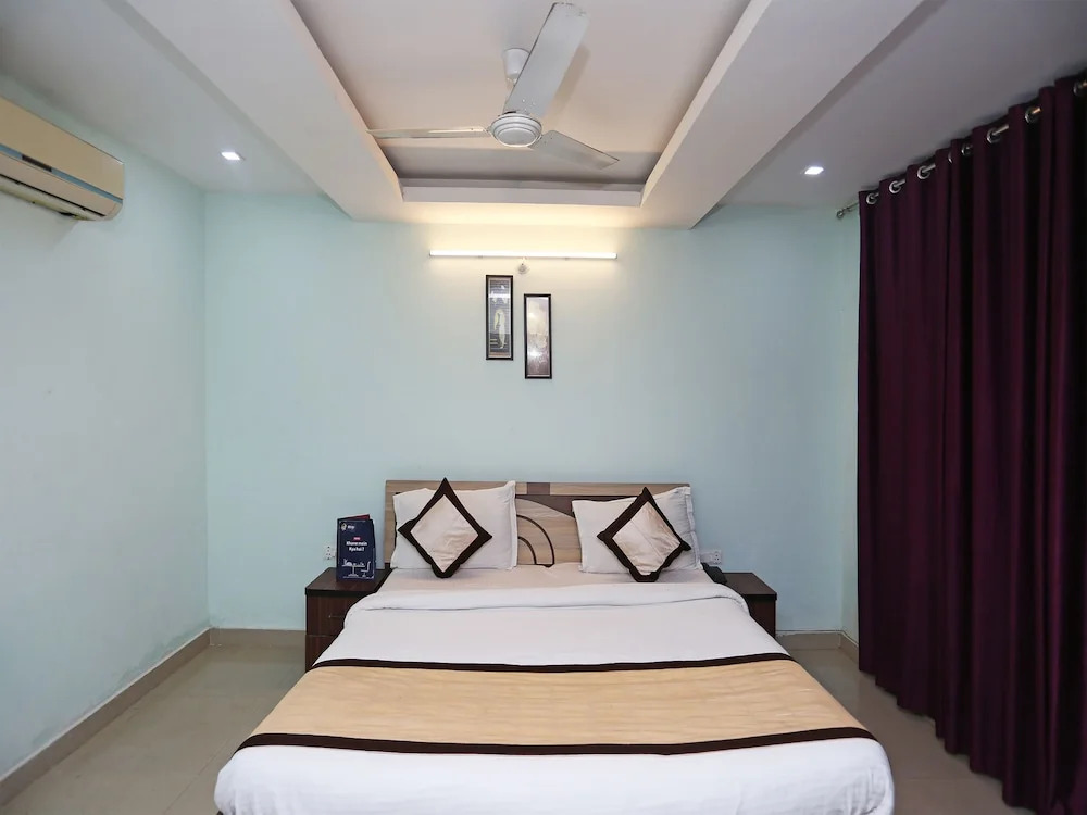 OYO 10198 Hotel Aris