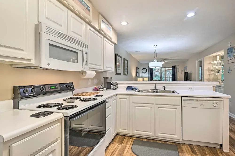 True Blue Golf Resort Condo - 3 Mi to Beach!