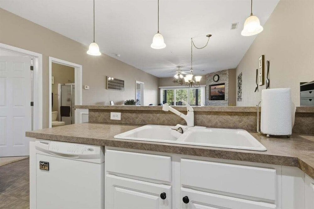 Lakefront Condo w/ 3 Pools, Boat Slip & Patio Views at 13mm of the BIg Niangua