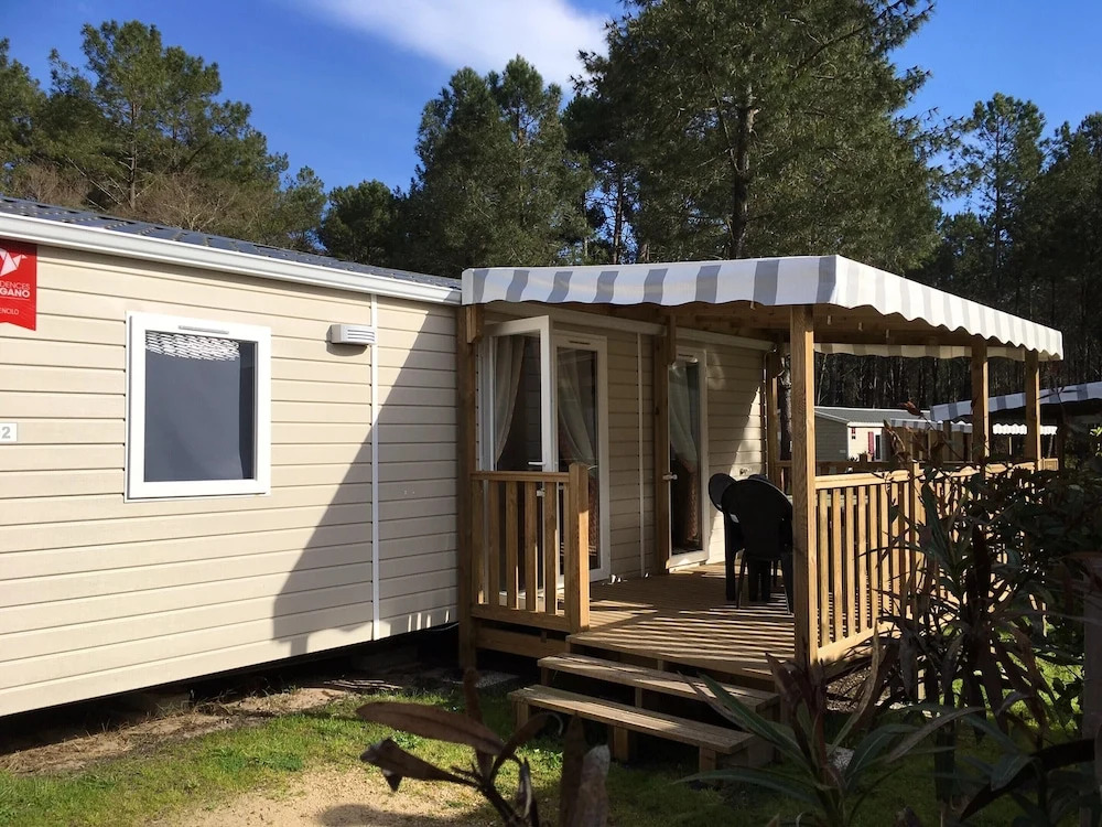 Property With 2 Bedrooms in Saint-julien-en-born, With Pool Access and