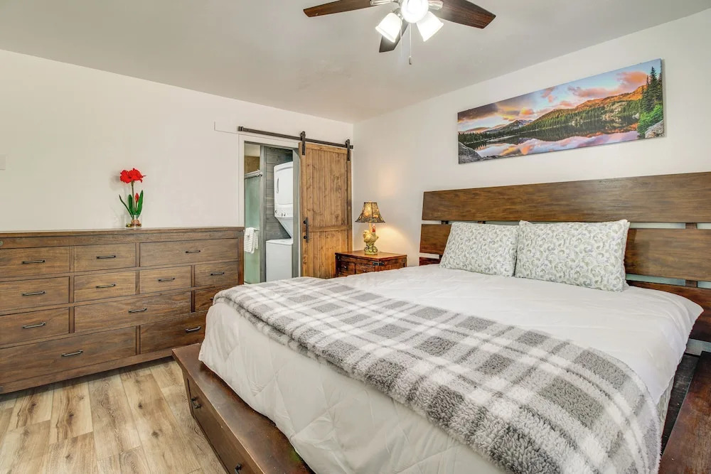 Game Room + Fireplace! Family Retreat in Pinetop