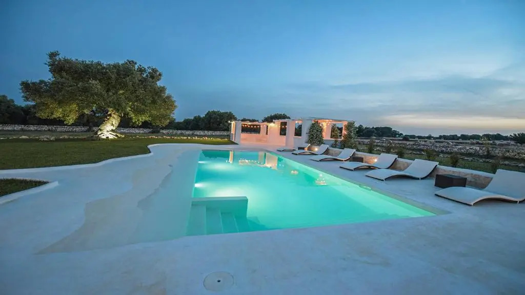 WHITE STONE HOUSE 6&1, Emma Villas