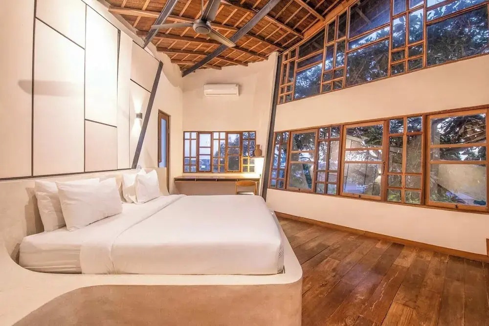 Gorgeous 2-br Penthouse, 800m to the Beach