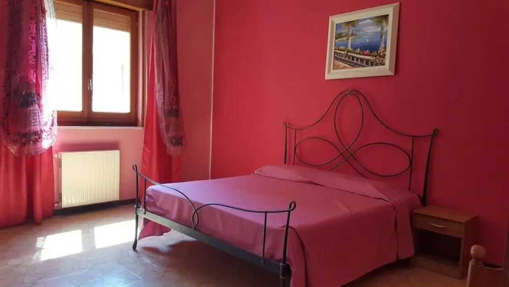 Leone Home