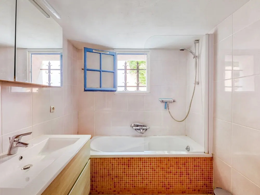 Villa With Guest Accommodation and Heated Pool in Sainte Maxime