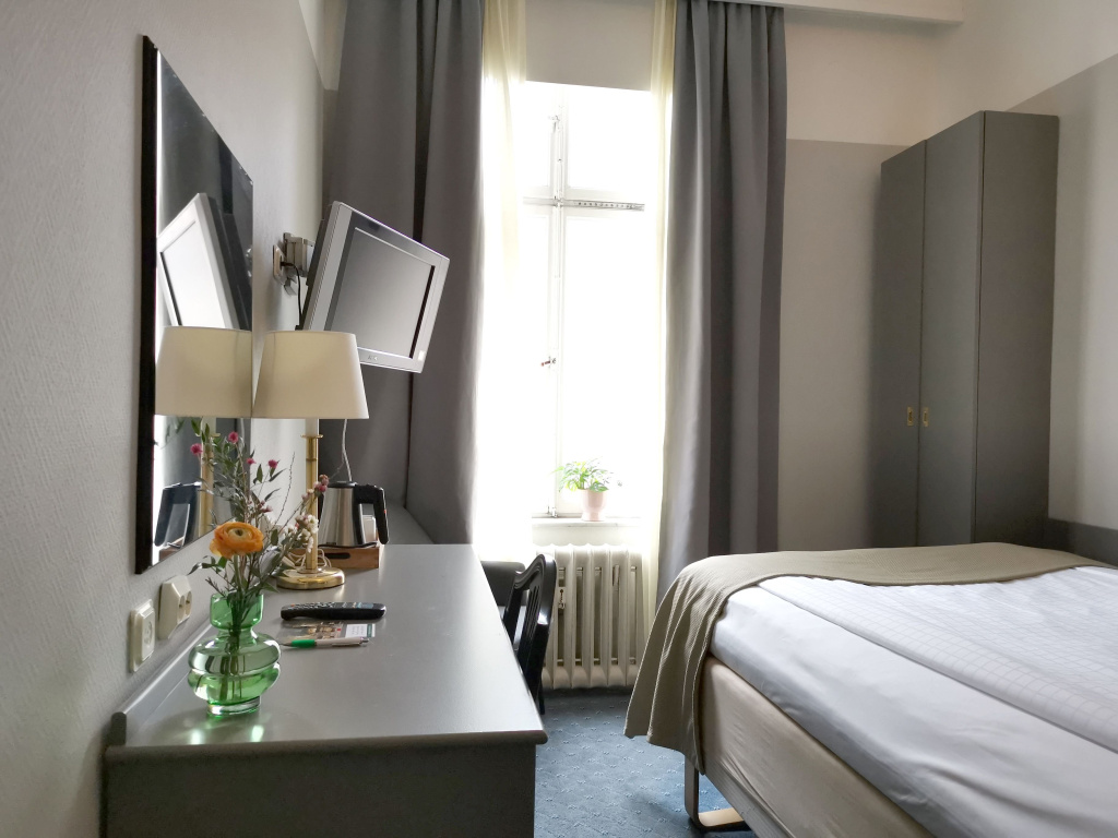 Crystal Plaza Hotel