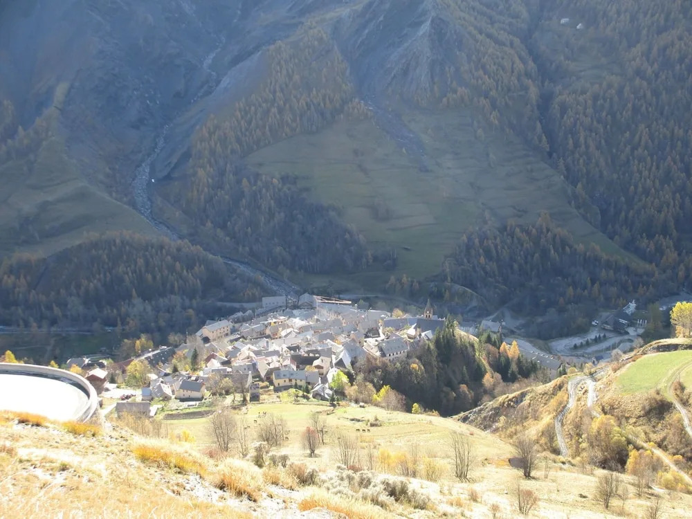 Simple, Cozy App.4 People in La Grave, Ideal for Nature Lovers and Hikers!
