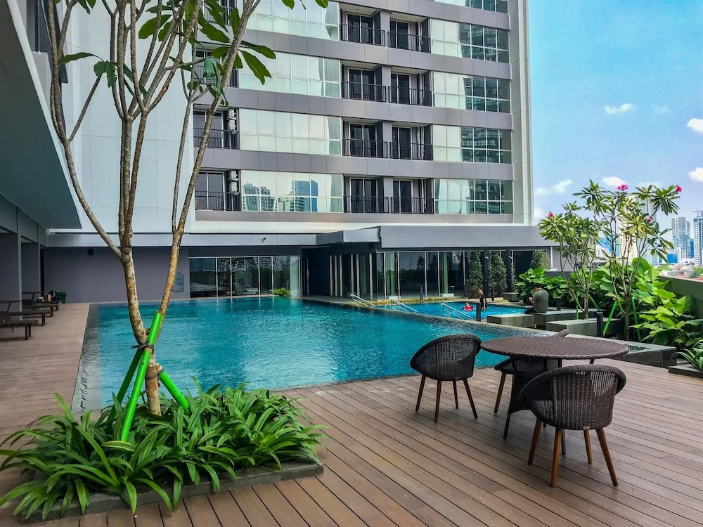 Restful And Comfortable Studio At Ciputra World 2 Apartment