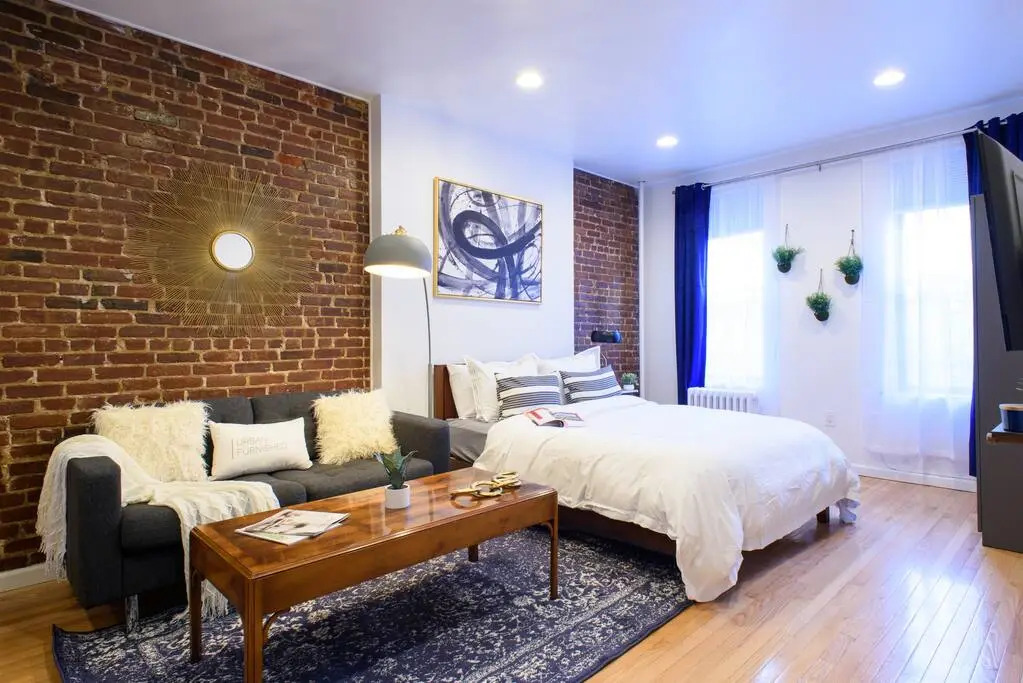 83-3w UES Central Park Newly Furnished XL Studio