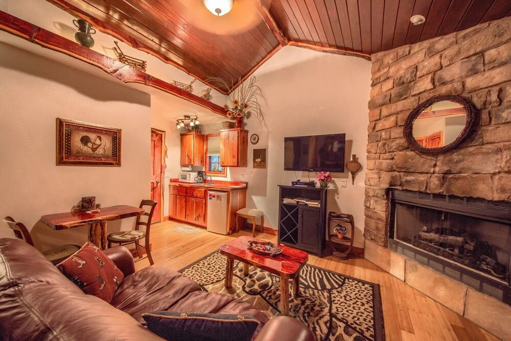 Cedar Bliss Studio Bedroom Cabin by Redawning