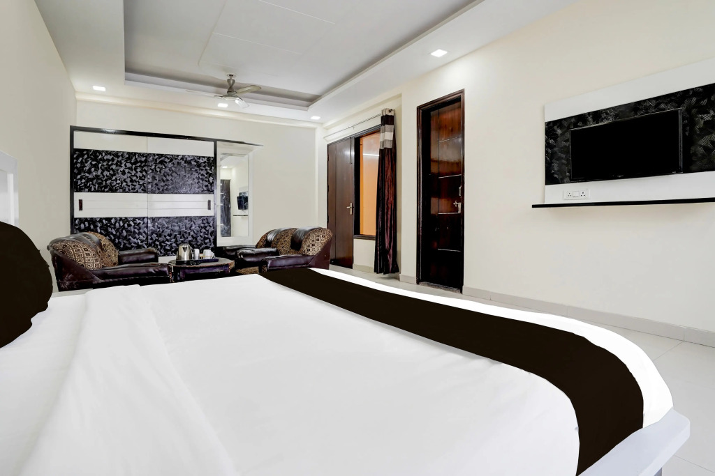 Super Collection O Sector 70 Noida