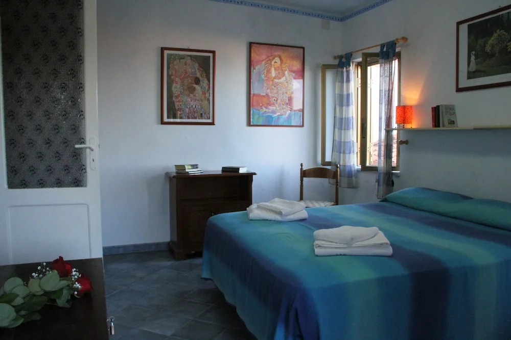 Typical Sicilian one Bedroom Apartment in the Heart of the Historic Center