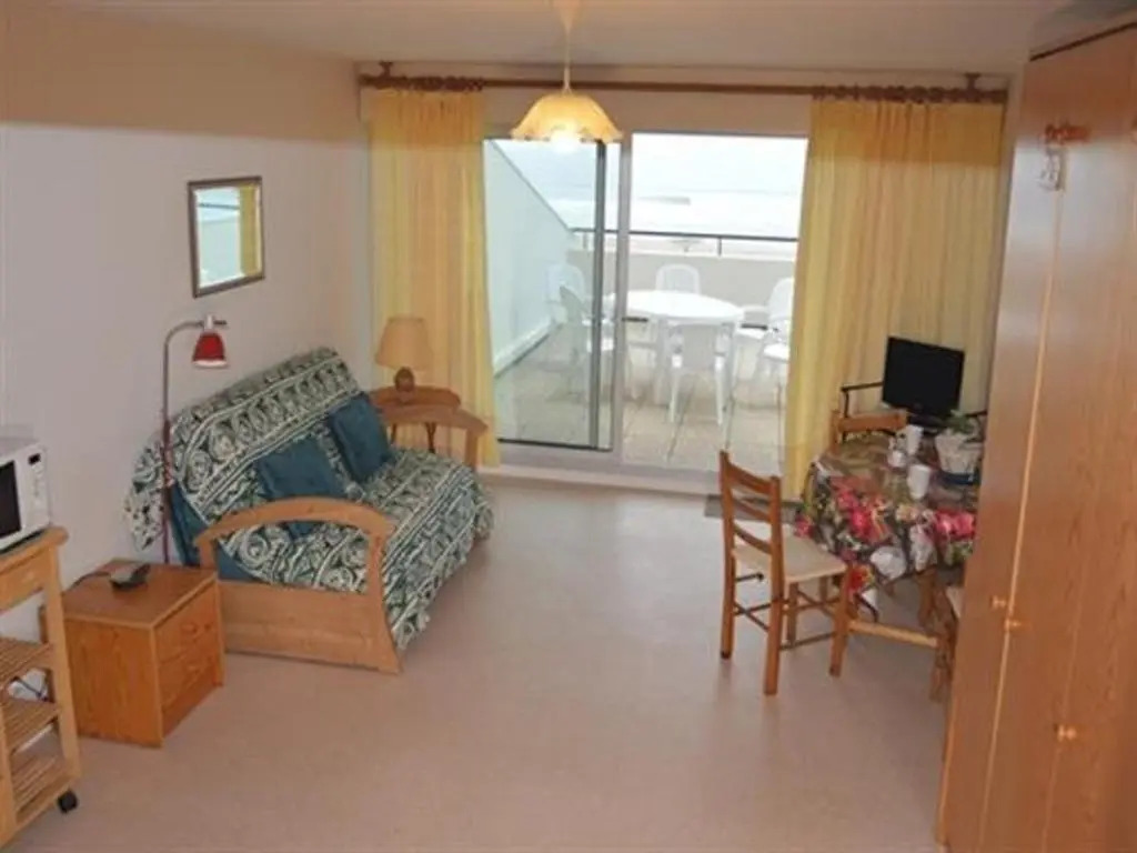 Appartement Saint-Gilles-Croix-de-Vie, 1 pièce, 4 personnes - FR-1-324-46