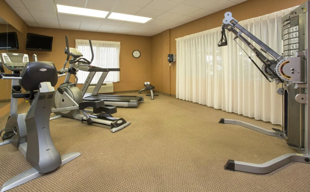 Holiday Inn Express & Suites Culpeper by IHG