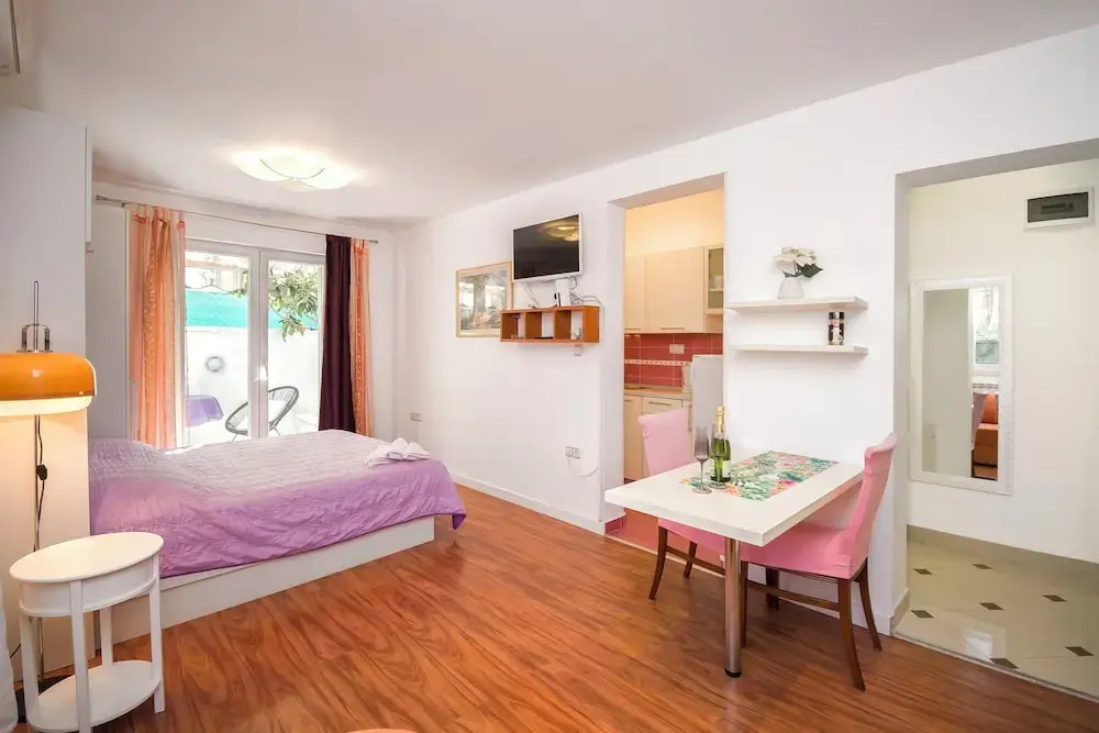 Apartment Violet