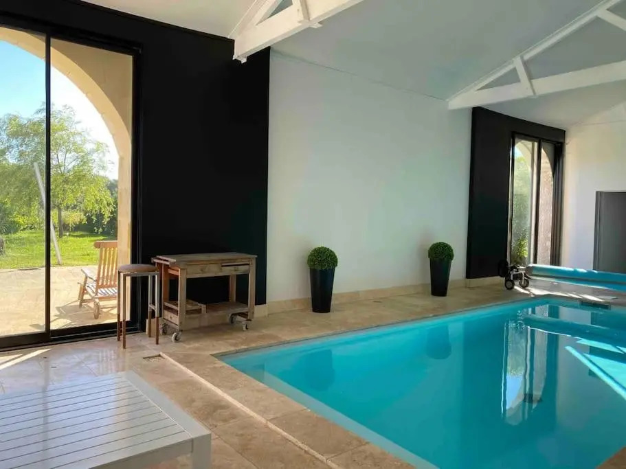 Château Bernon Gite 15 Personnes - piscine et SPA