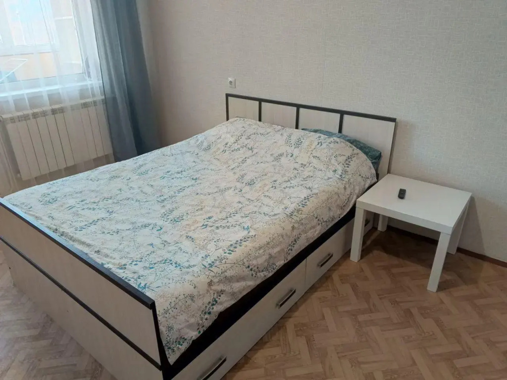 на Есенина 48