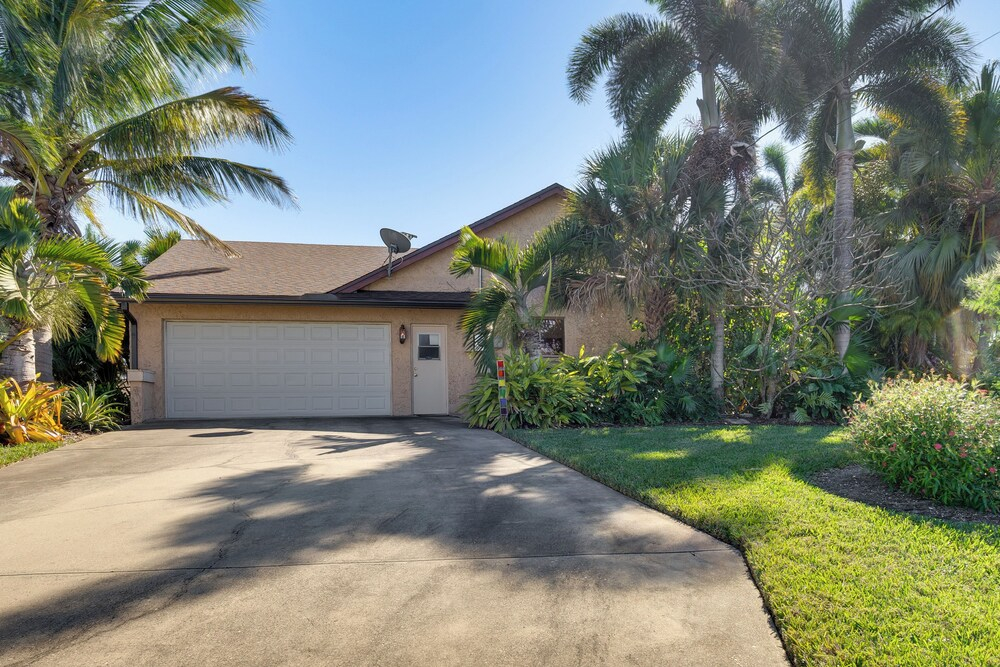 Heated Pool, 3 Mi to Dtwn: Cape Coral Escape!