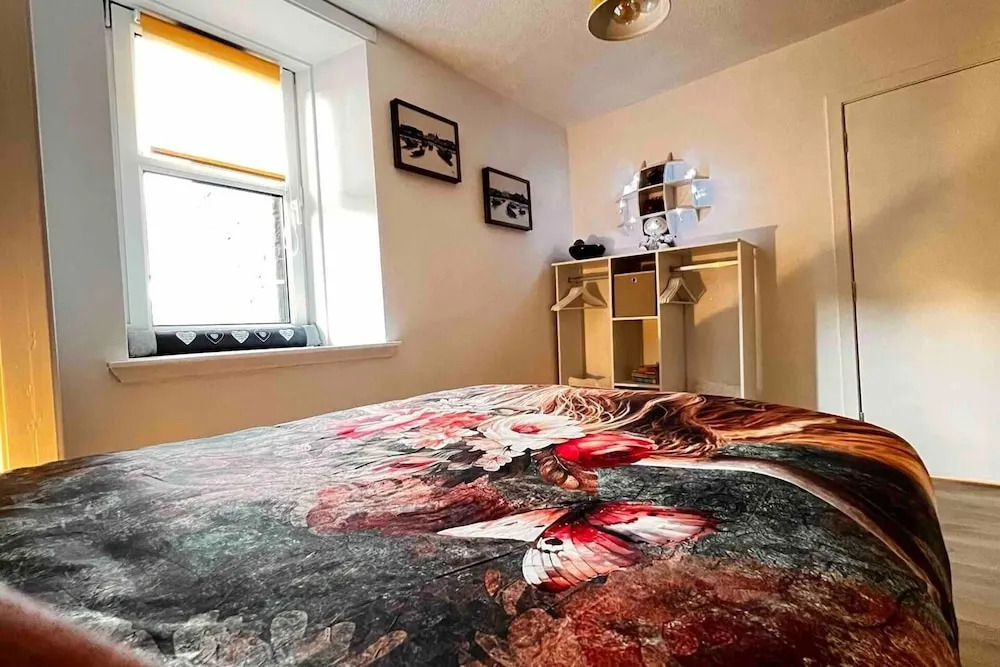 1-bed Apartment Sleeps 2 -free Parking -wifi & Tv
