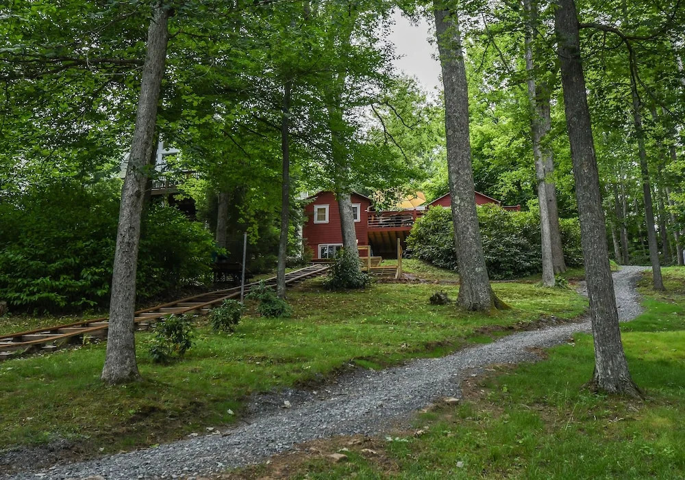 Lakeside Hide-A-Way 2 Bedroom House