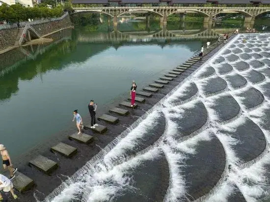 Hangzhou Fuyang Yaoyue International Hotel (Enbo Avenue)