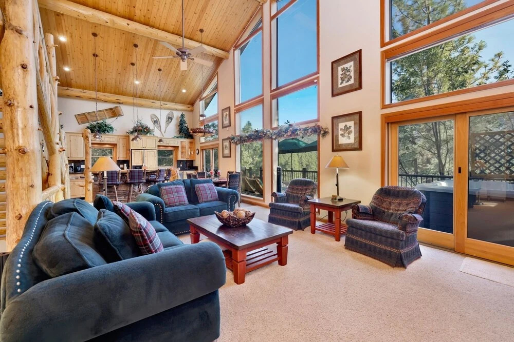 2046-menlo Manor 4 Bedroom Home by Redawning